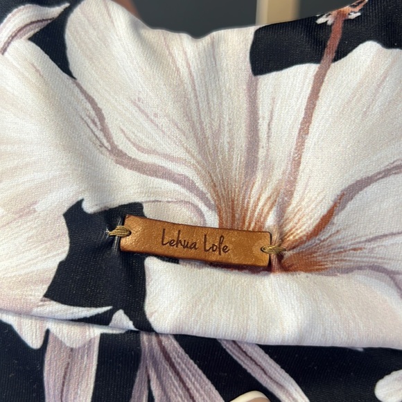 Lehua Lole Custom Ordered Hibiscus Scrunched Sports Bra Top size Medium/Large - Picture 6 of 6